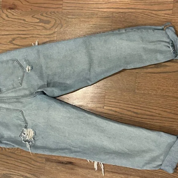 High Rise Ripped Jeans - Picture 3 of 4